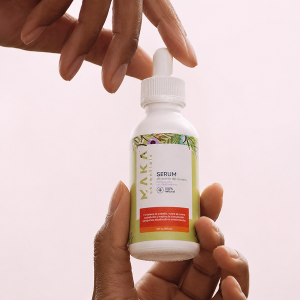 Antes del lavado: Aplica el Serum de Aceite de Romero como pre-lavado. Masajea el cuero cabelludo para activar la zona y preparar la raíz.